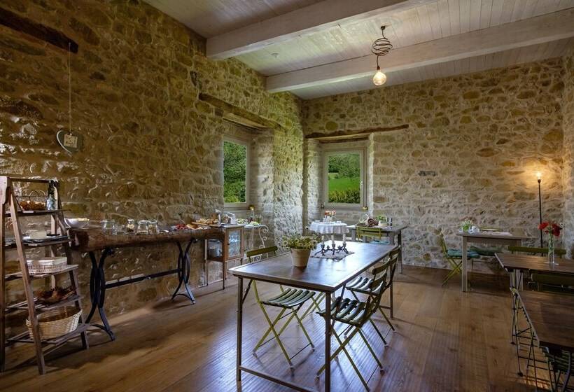 مبيت وإفطار Palazzo Serre   Piscina & Natura