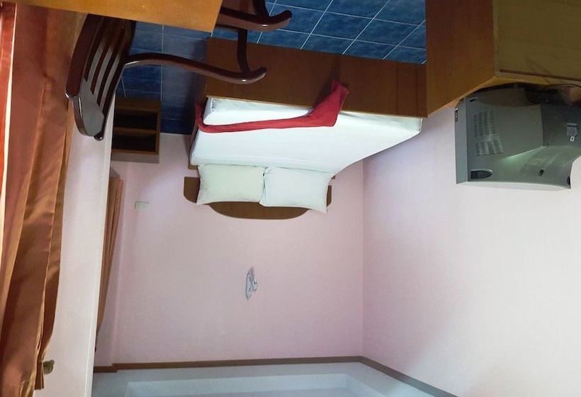 호스텔 Coconut House Resort