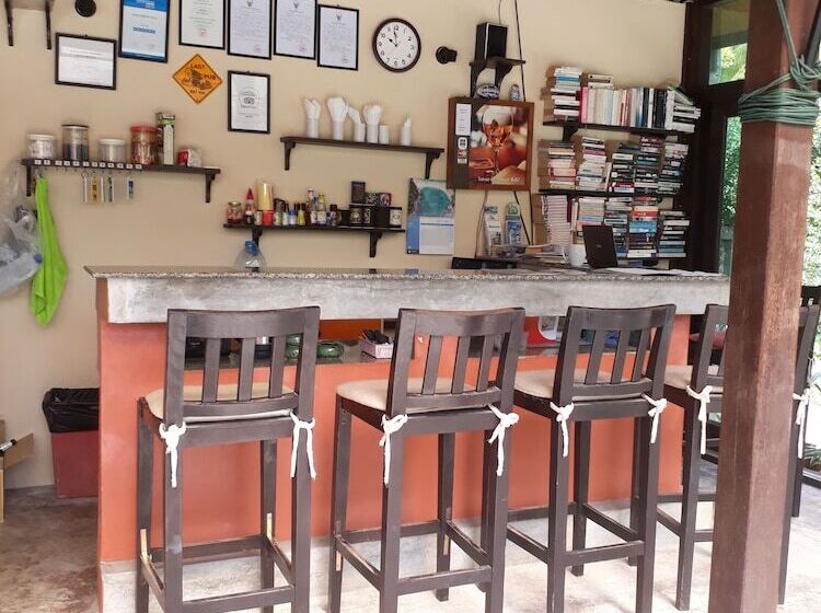 בית מלון כפרי Ampha Place