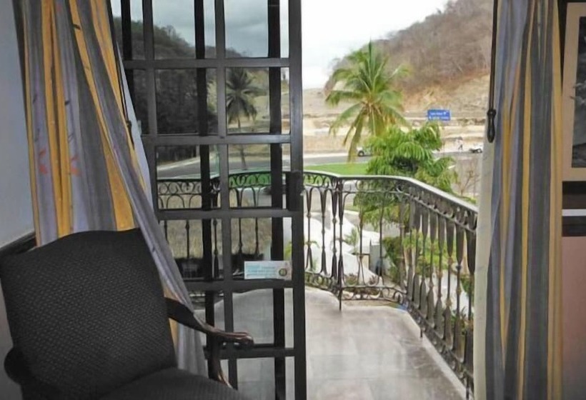 هتل Canadian Resort Huatulco