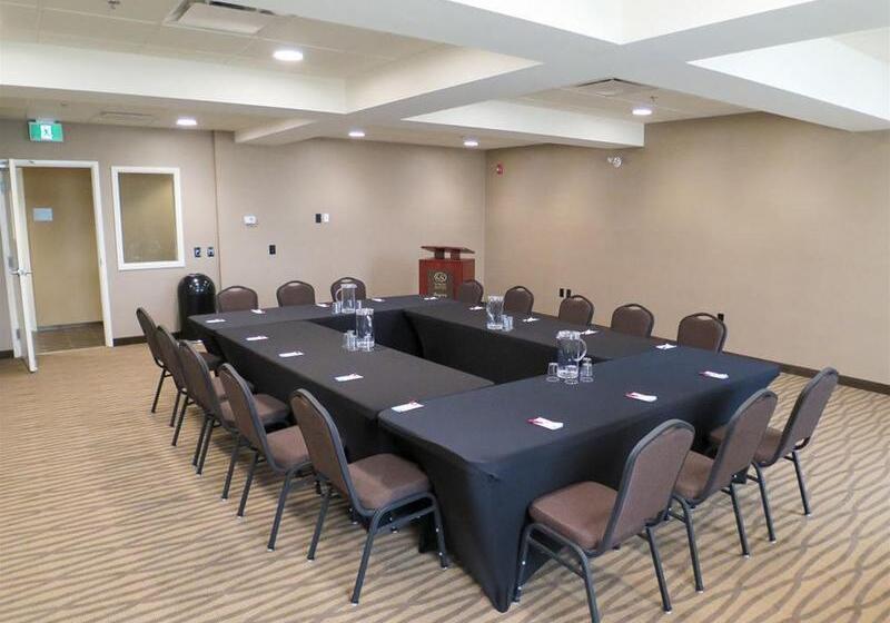 בית מלון כפרי Comfort Suites Regina