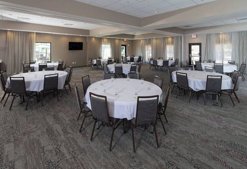 فندق Courtyard Bay City