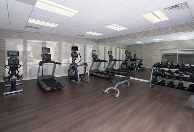 فندق Courtyard Bay City