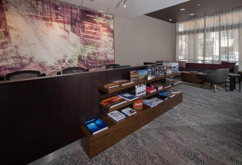 فندق Courtyard Bay City