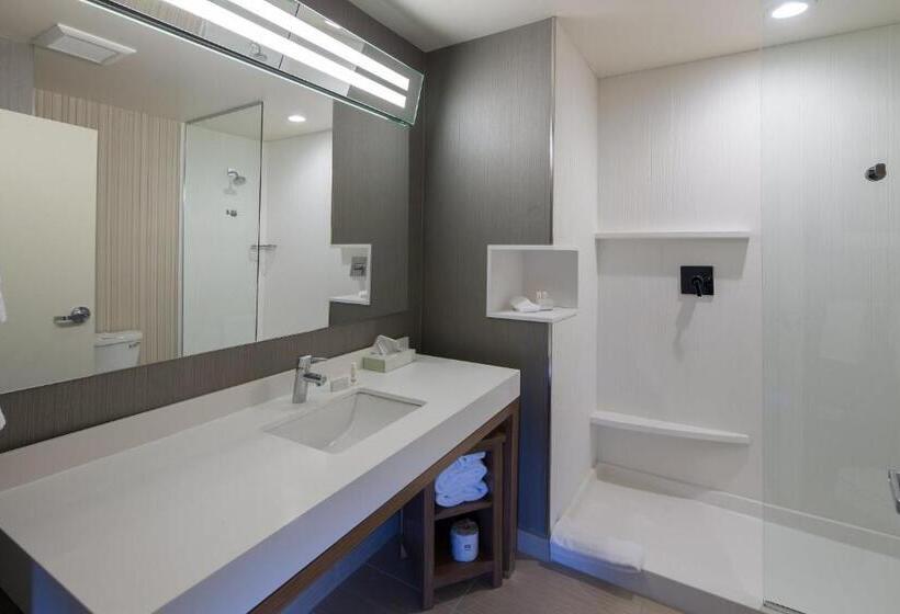 فندق Courtyard Bay City