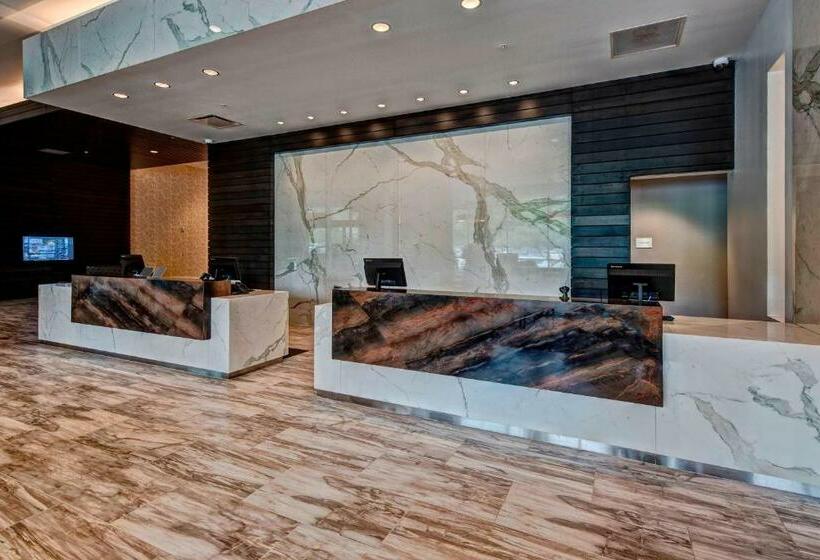 فندق Courtyard By Marriott Kansas City Downtown/convention Center