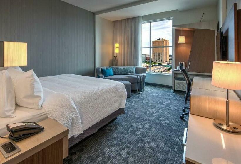 فندق Courtyard By Marriott Kansas City Downtown/convention Center