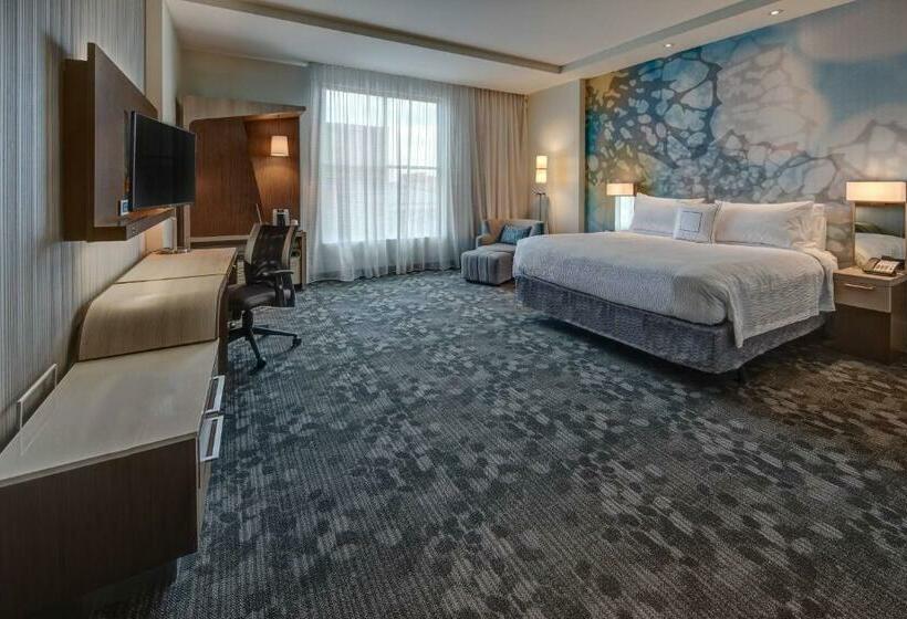 فندق Courtyard By Marriott Kansas City Downtown/convention Center