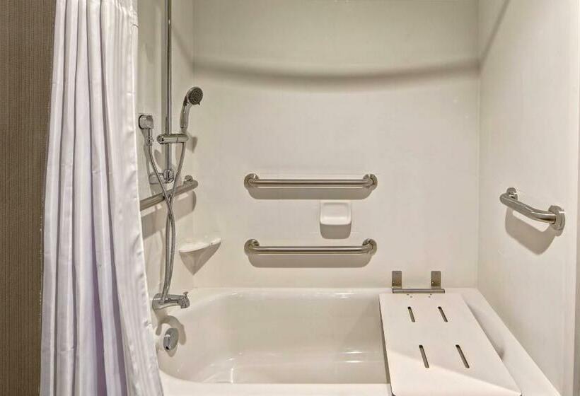 فندق Courtyard By Marriott Kansas City Downtown/convention Center