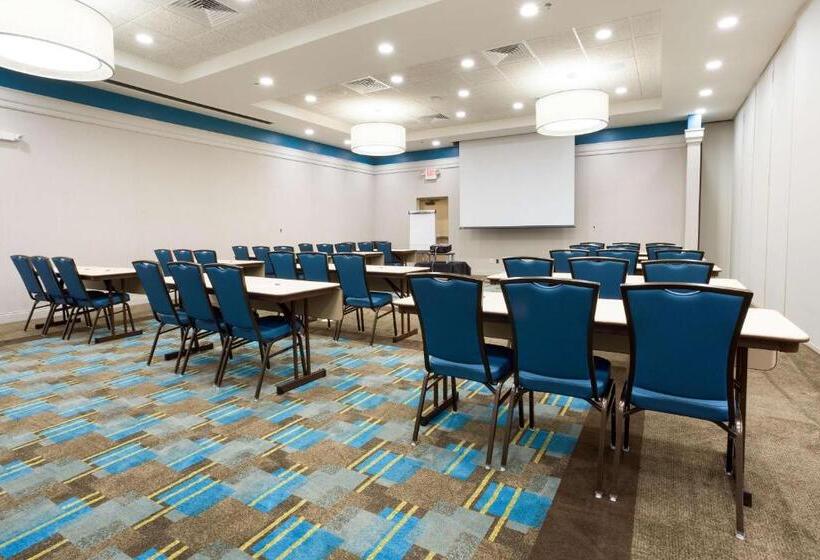 هتل Drury Inn & Suites Grand Rapids