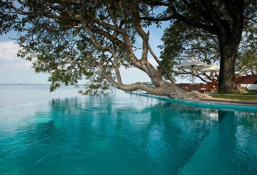 Отель Ekho Lake House