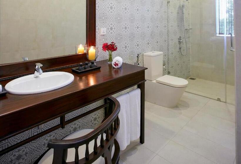 Отель Ekho Lake House