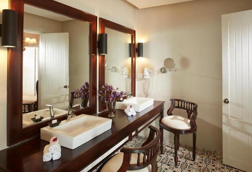 Отель Ekho Lake House