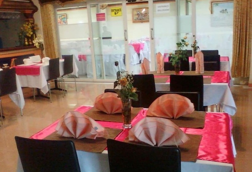 酒店 Golden Stallion Suites