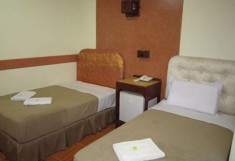 酒店 Golden Stallion Suites