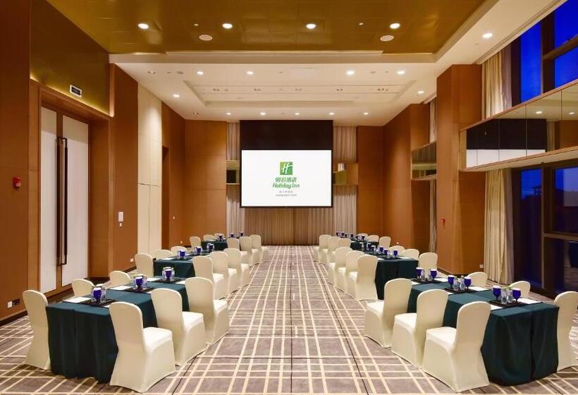 בית מלון כפרי Holiday Inn Haikou West Coast By Ihg