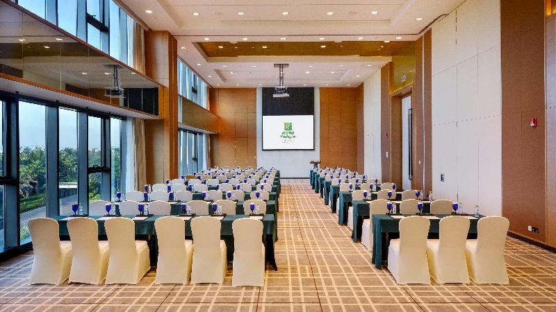 בית מלון כפרי Holiday Inn Haikou West Coast By Ihg