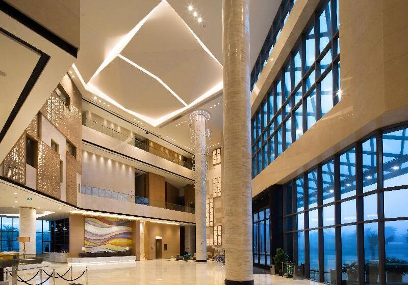 בית מלון כפרי Holiday Inn Haikou West Coast By Ihg
