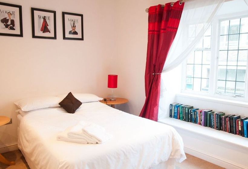 酒店 Huckleberrys Bar And Grill