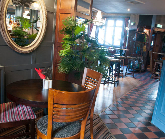 酒店 Huckleberrys Bar And Grill