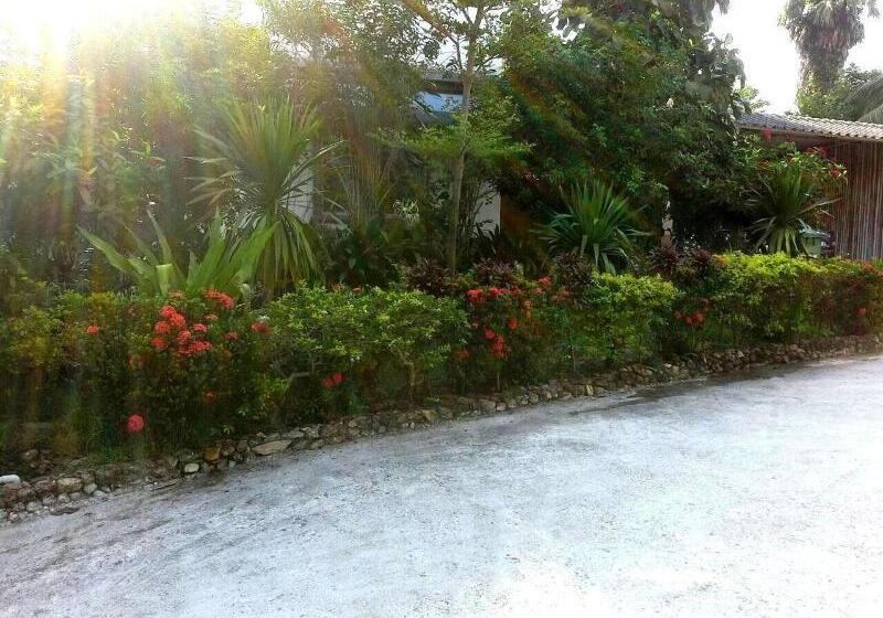 ホテル Krisada Beach Resort