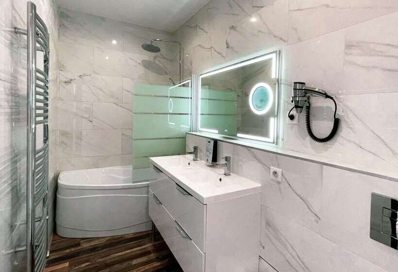 فندق Kyriad Marseille Blancarde Timone