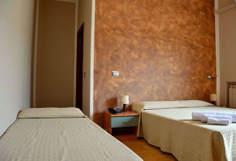 Отель Leon d'Oro