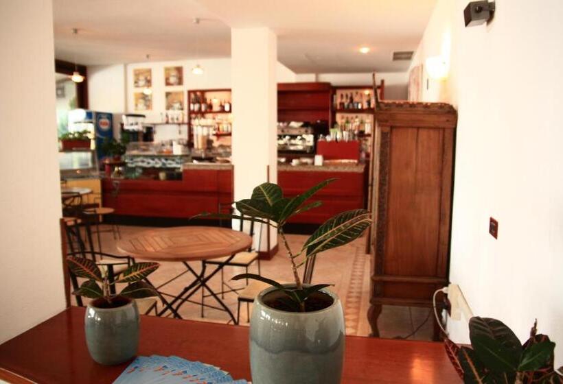 בית מלון כפרי Miralonga