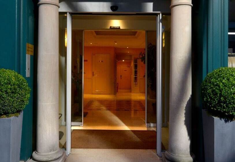 ホテル Montbriand Antony  Ancien Alixia