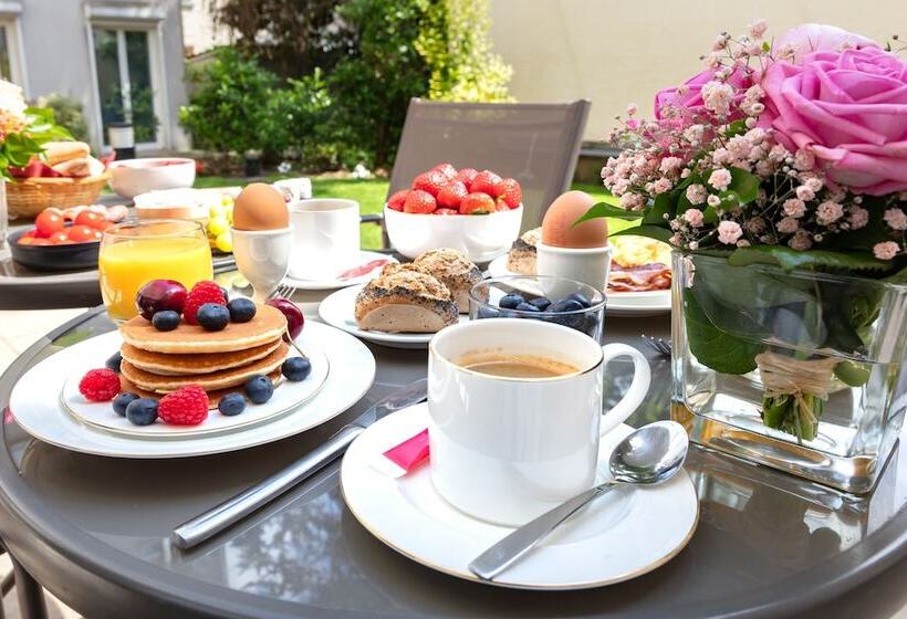 ホテル Montbriand Antony  Ancien Alixia