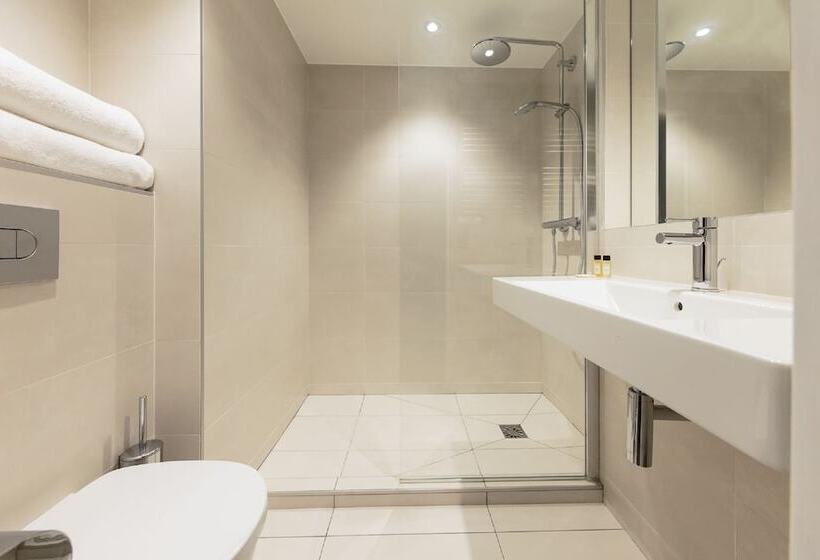 ホテル Montbriand Antony  Ancien Alixia