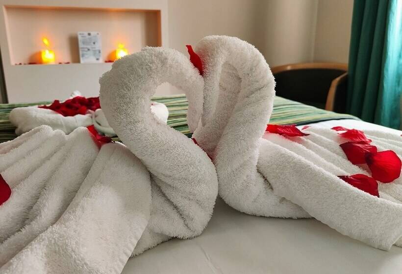 ホテル Montbriand Antony  Ancien Alixia