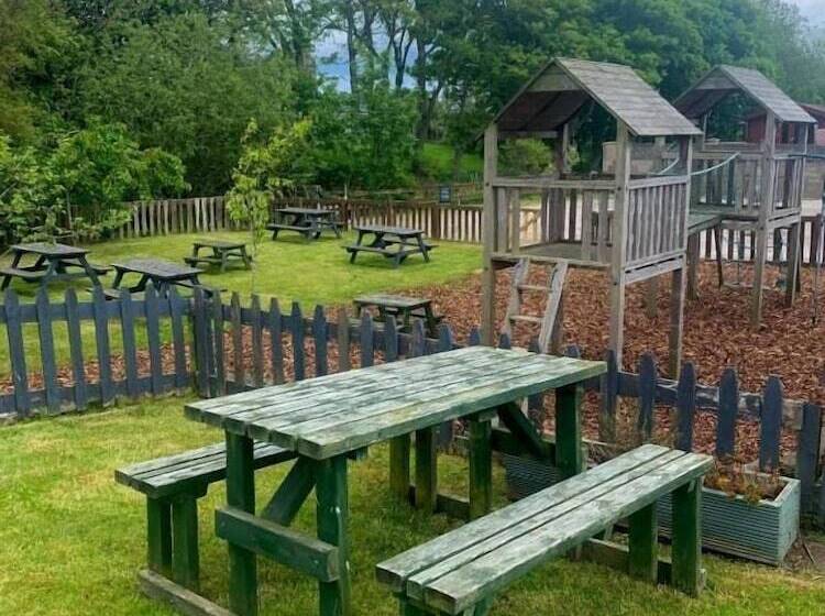 Отель Newburgh Inn