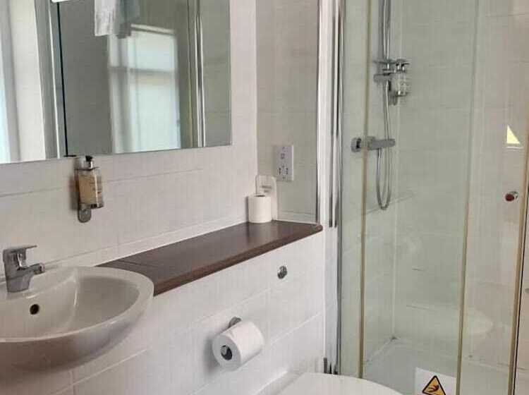 Отель Newburgh Inn