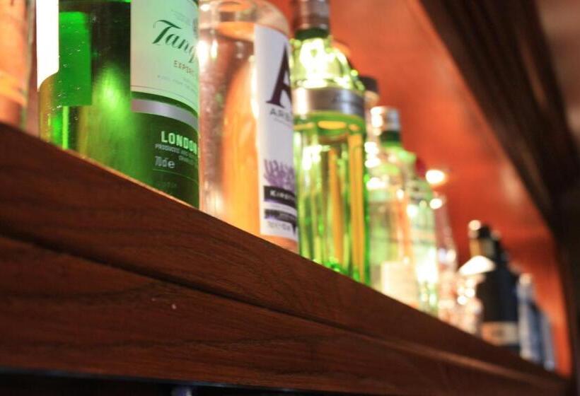 Отель Newburgh Inn