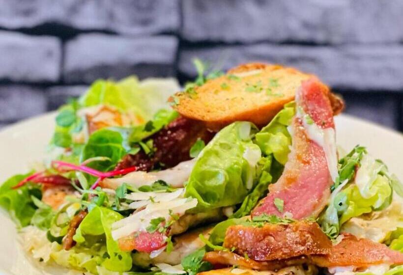 Отель Newburgh Inn