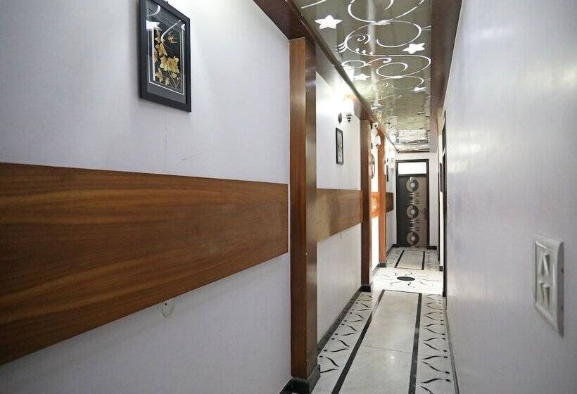 호텔 Oyo Rooms Near Railway Station Meerut