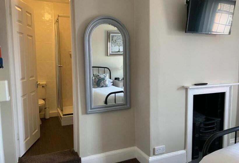 בית מלון כפרי The Red Lion Inn