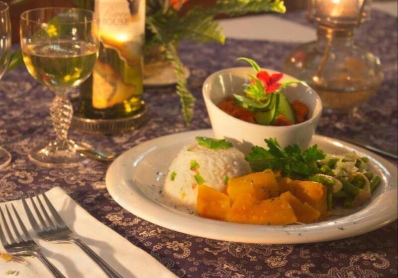 Отель River House Lodge