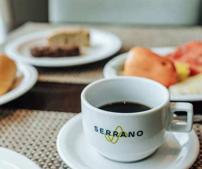 ホテル Serrano