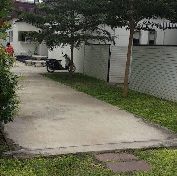 בית מלון כפרי Sri Samui