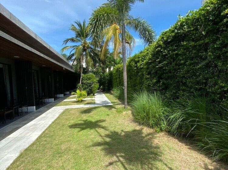 Отель The Chess Samui