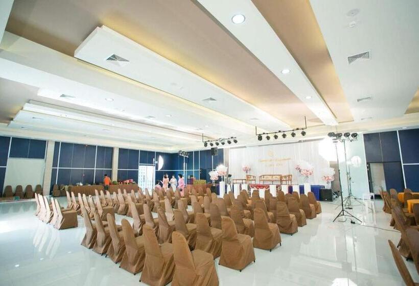 Отель The Peak Boutique