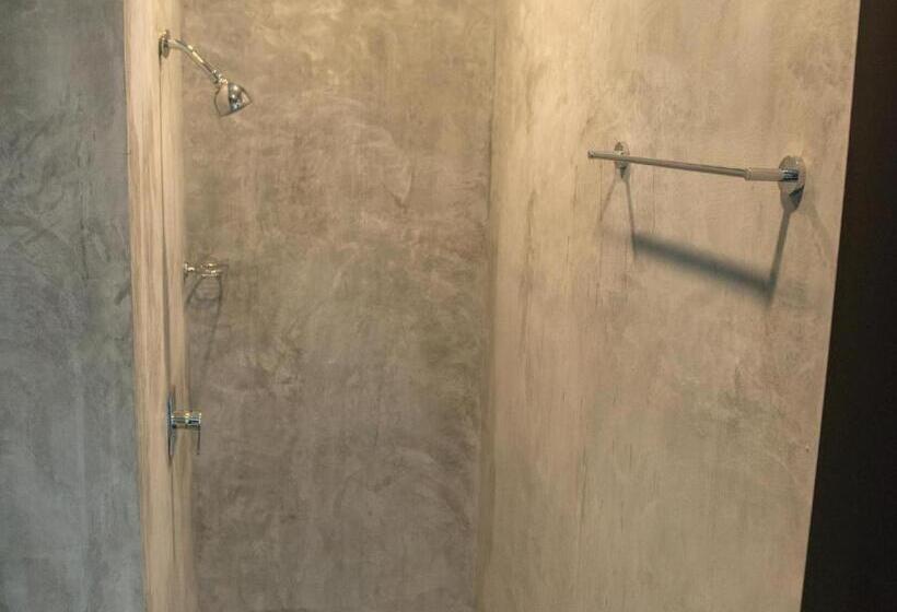 Отель The Peak Boutique