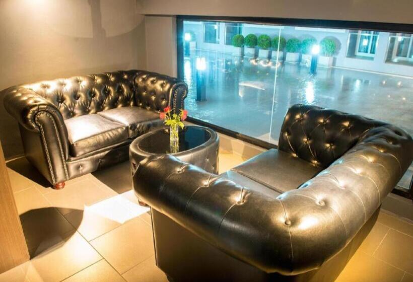 Отель The Peak Boutique