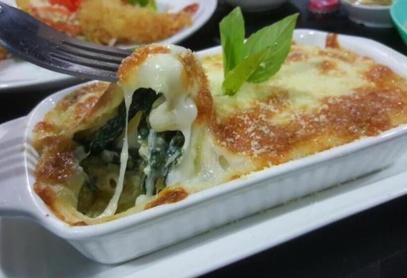 Отель The Peak Boutique