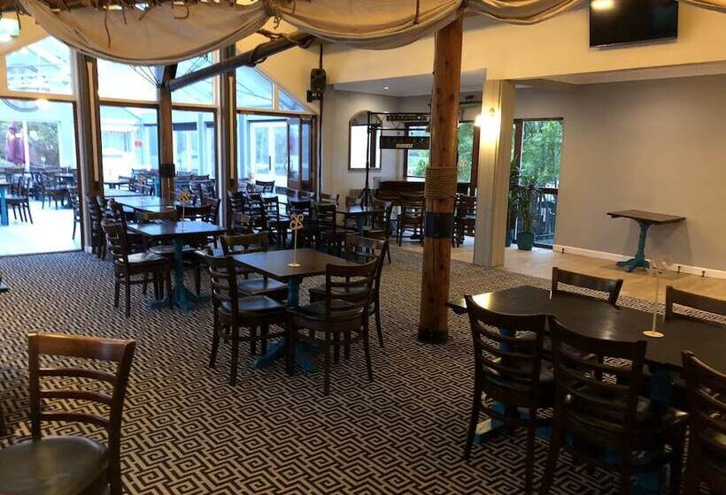 فندق The Riverside Inn