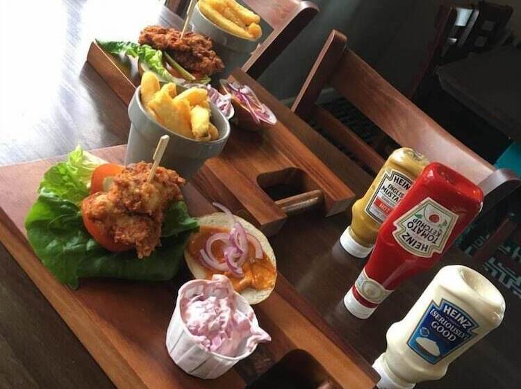 فندق The Riverside Inn