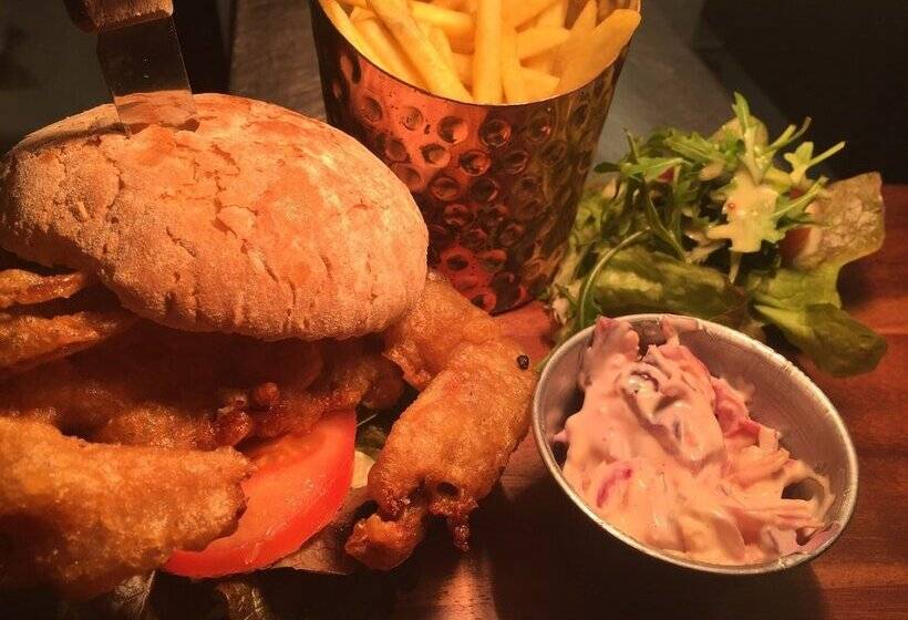 فندق The Riverside Inn