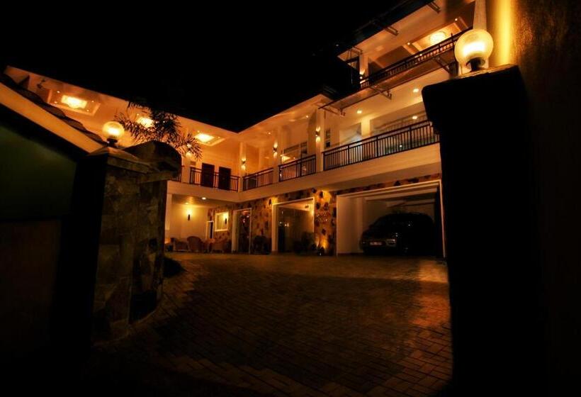 فندق Travellers Nest Kandy